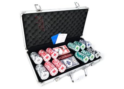 Набор для покера Empire 300 фишек Номиналы 1, 5, 25, 50, 100
Сумма номиналов = 6800