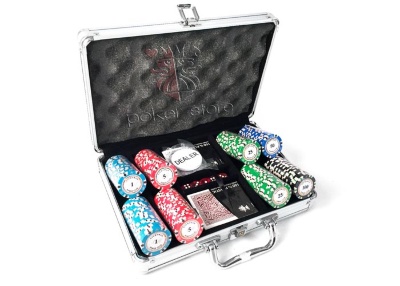 Набор для покера Nightman SE 200 фишек Номиналы 1, 5, 25, 50, 100
Сумма номиналов = 5300